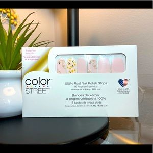 ColorStreet “BEE You”. New in package! 🐝🖤